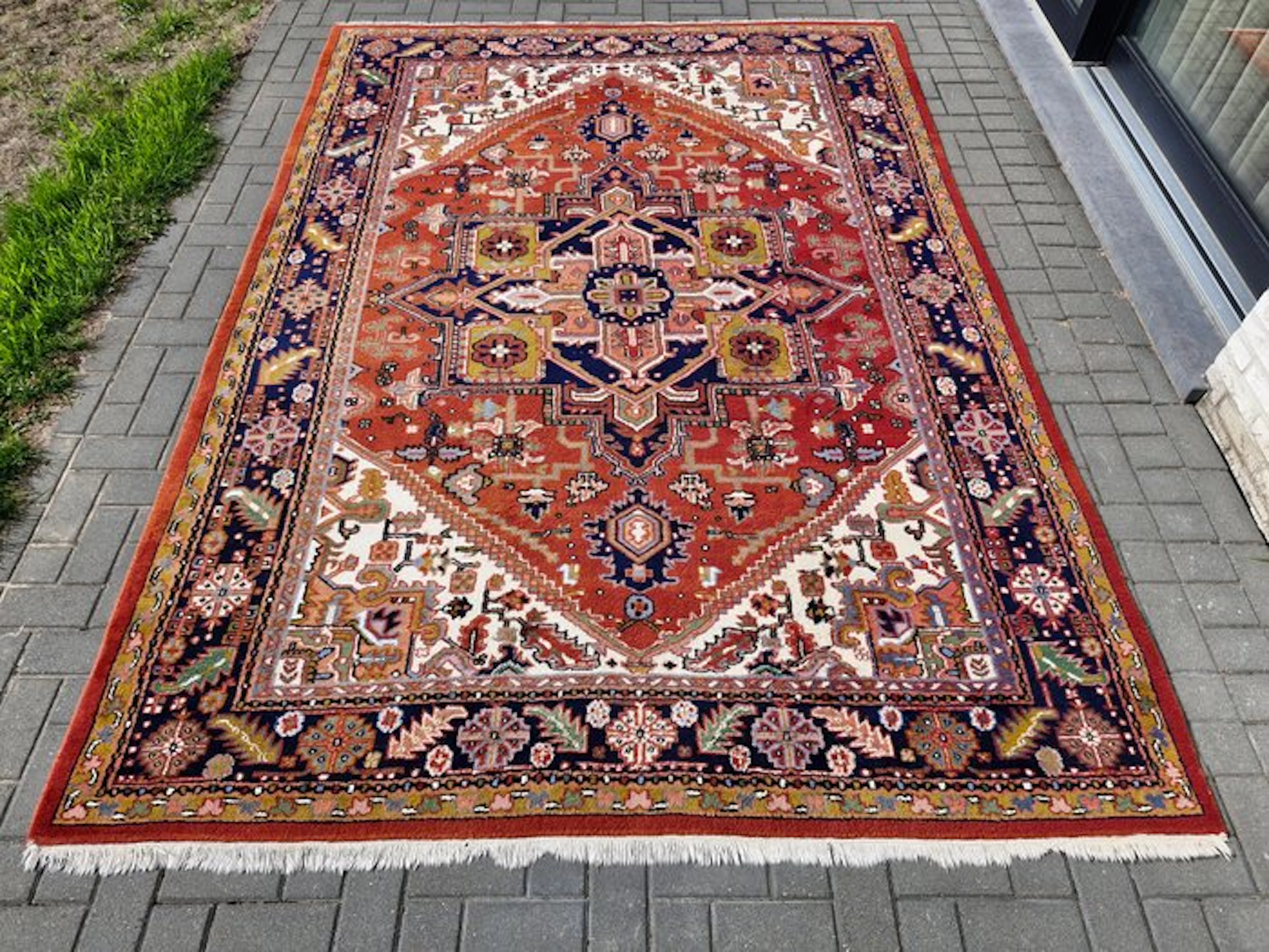 Heriz - Carpet - 325 cm - 224 cm
