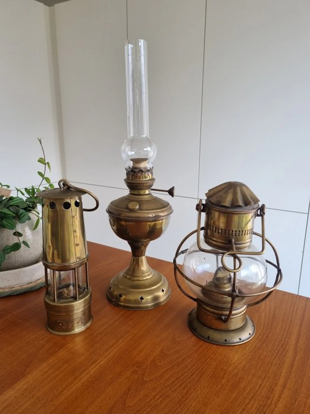 G & Ker - Oil lamp (3) - Brass, Glass, Copper - Three antique oil lamps