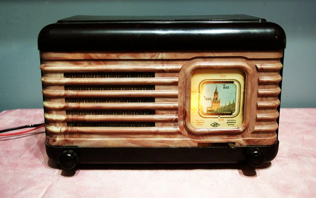 Poste de radio Moskvich (Москвич) URSS « Sergo...
