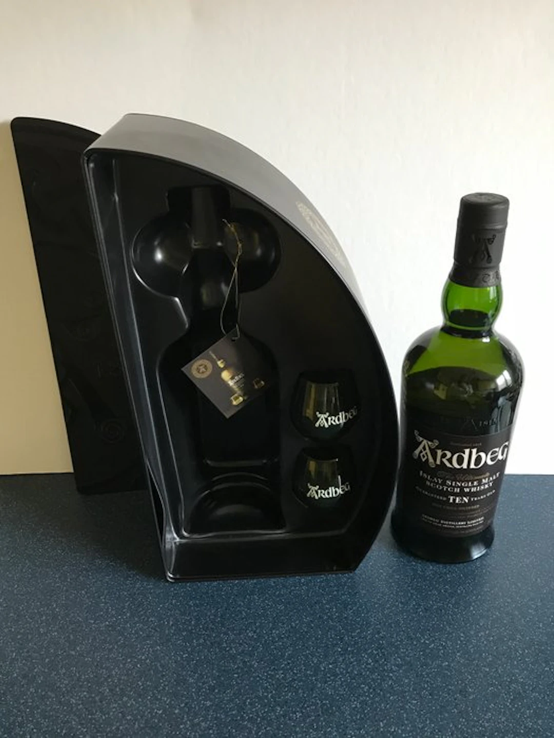 Ardbeg 10 years old Gift box with glas - 70cl