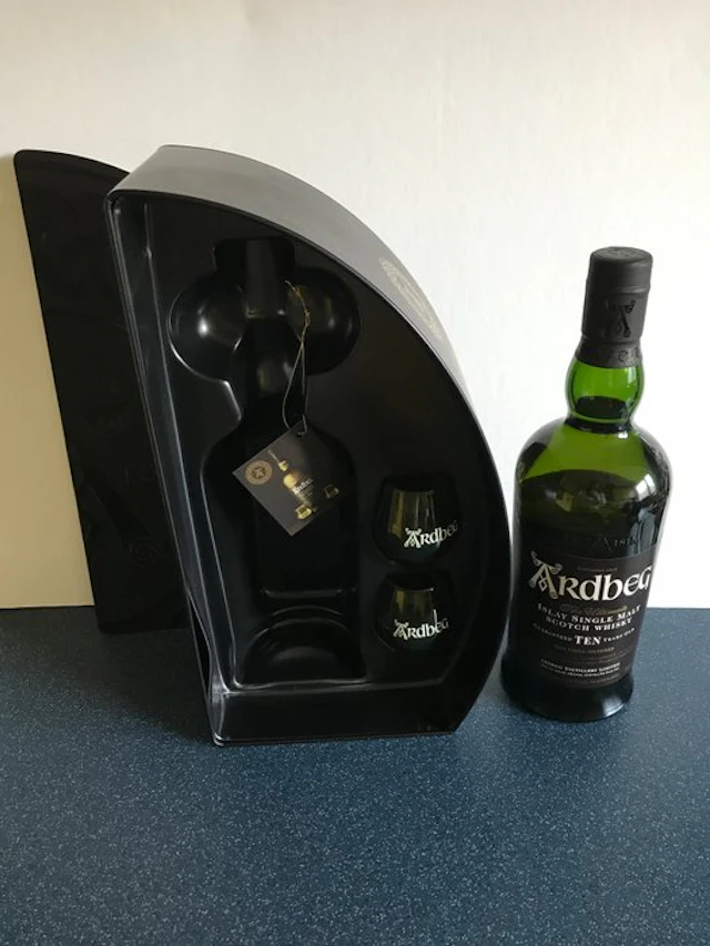 Ardbeg 10 years old Gift box with glas - 70cl