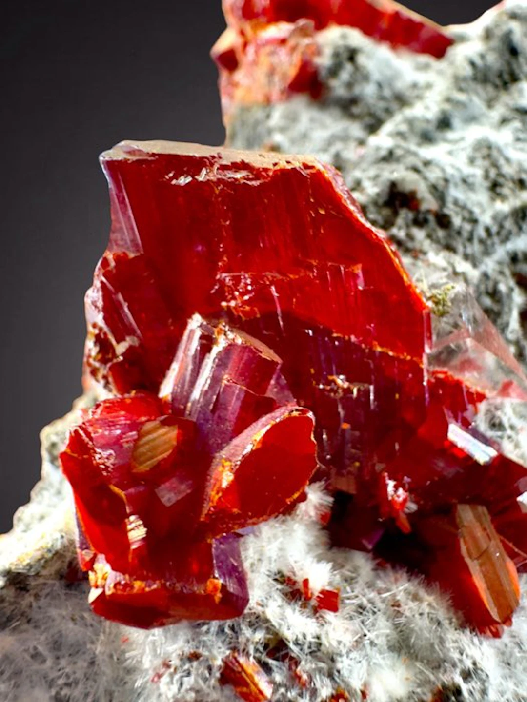 TOP! Realgar with incredible crystals & pyromorphite...