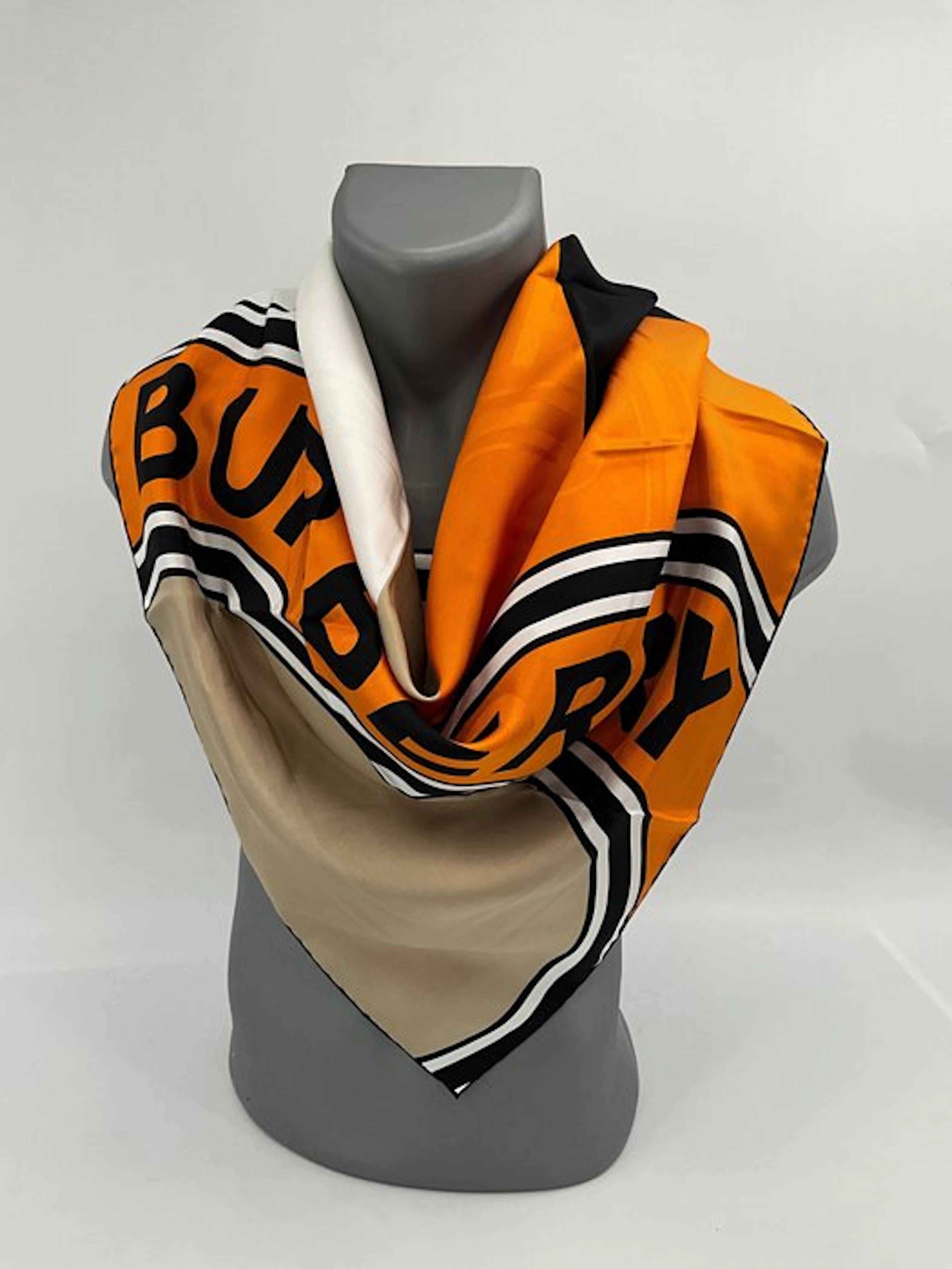 Burberry - 90/90 cm DIVINE . - Scarf