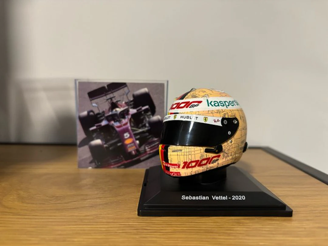 Spark 1:5 - Model car - Bell - Sebastian Vettel Special...