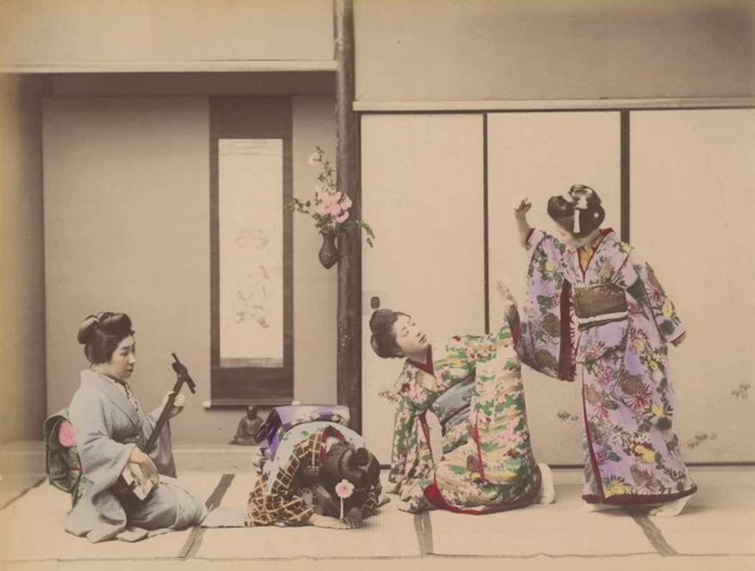 Enami, Farsari, Suzuki, Yokohama School (XIX) - Playing and dancing