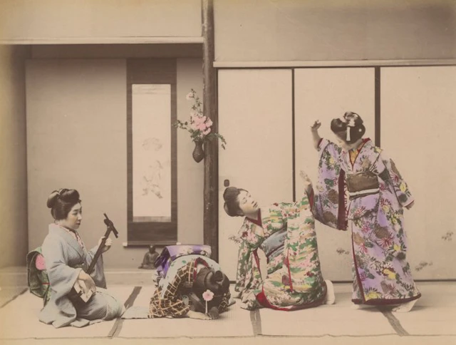 Enami, Farsari, Suzuki, Yokohama School (XIX) - Playing and dancing