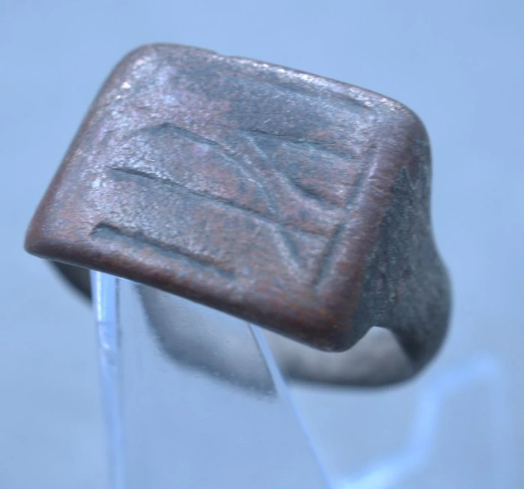 18th century Bronze Finger Ring - 20 mm (No reserve price)