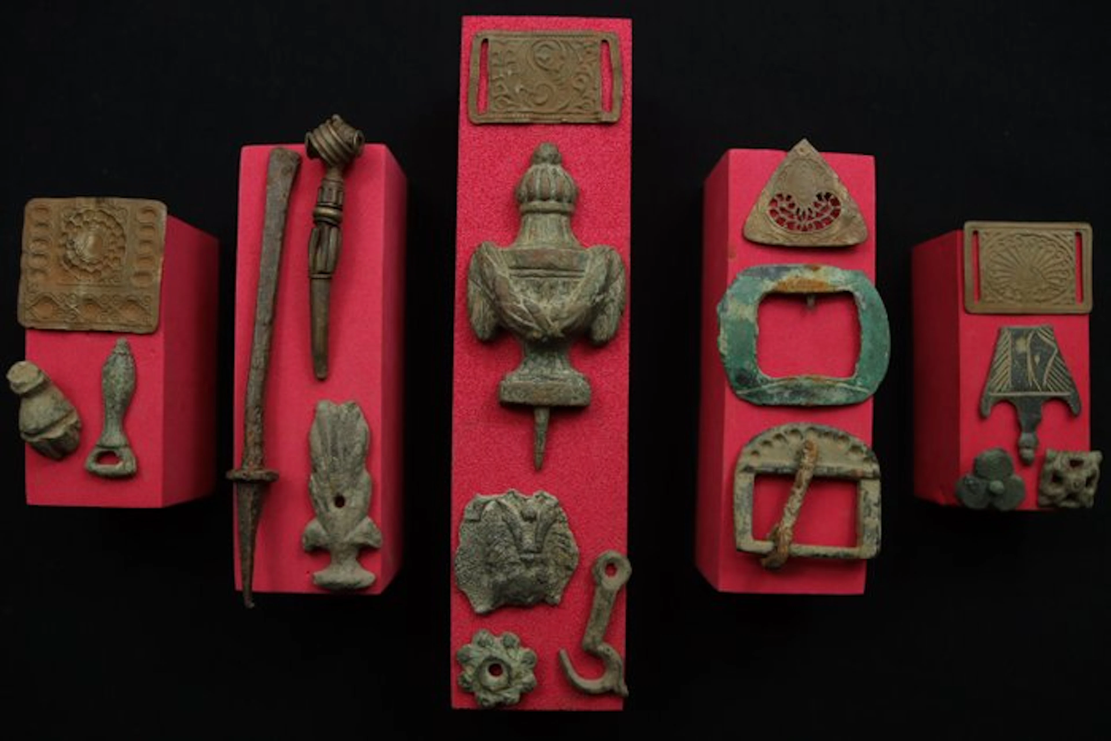 Post-medieval - 18 x Bronze Votive Collection - 10.5 cm (No reserve price)