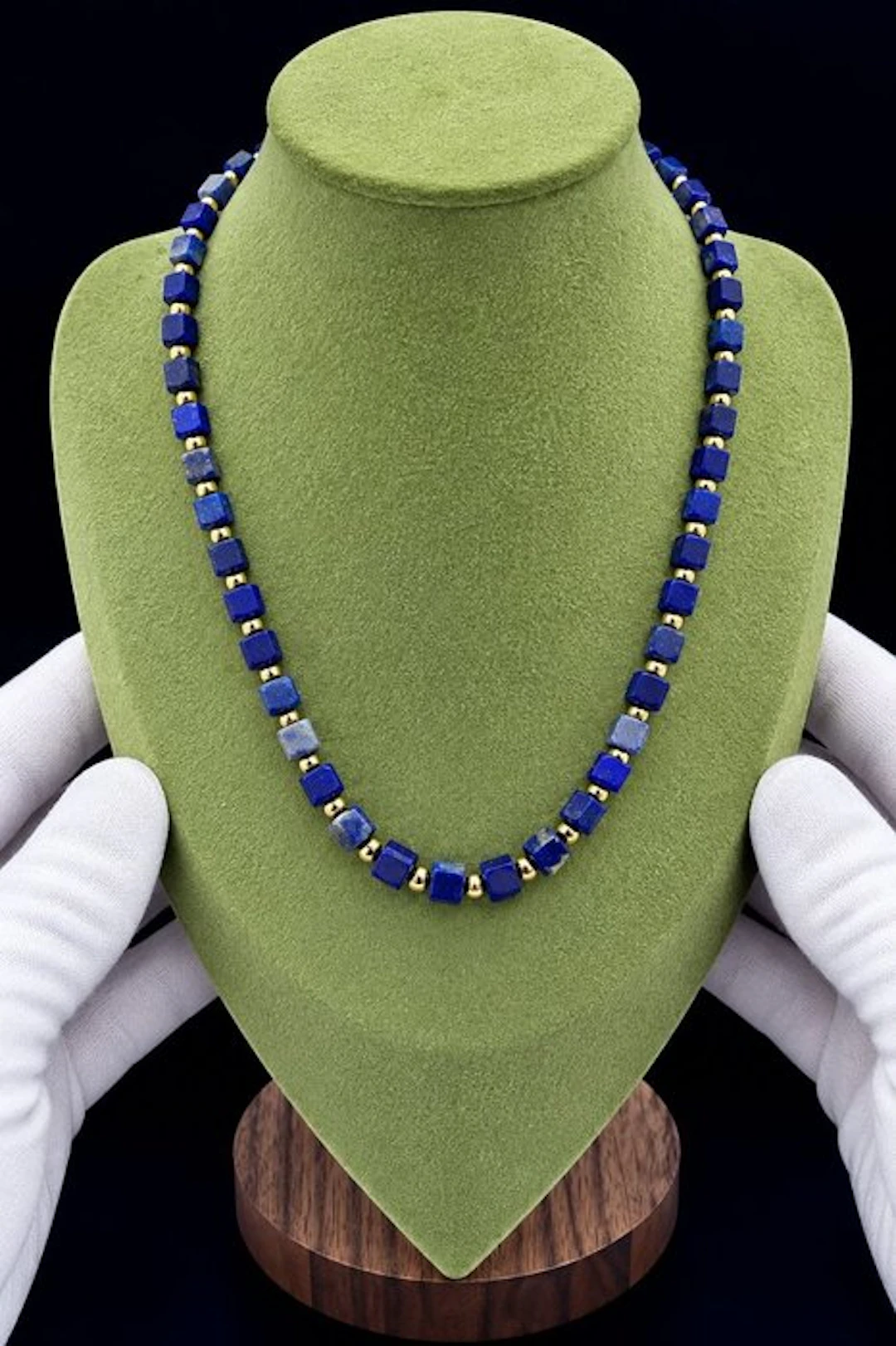 Exquisite handmade necklace of premium quality natural...