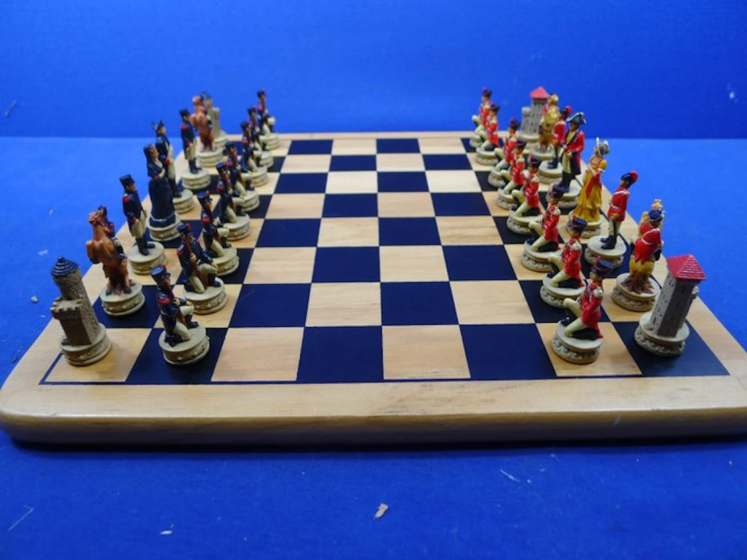jeu d'échecs signé Napoleon plombé feutré Napoleon 52 mm avec echiquier bois