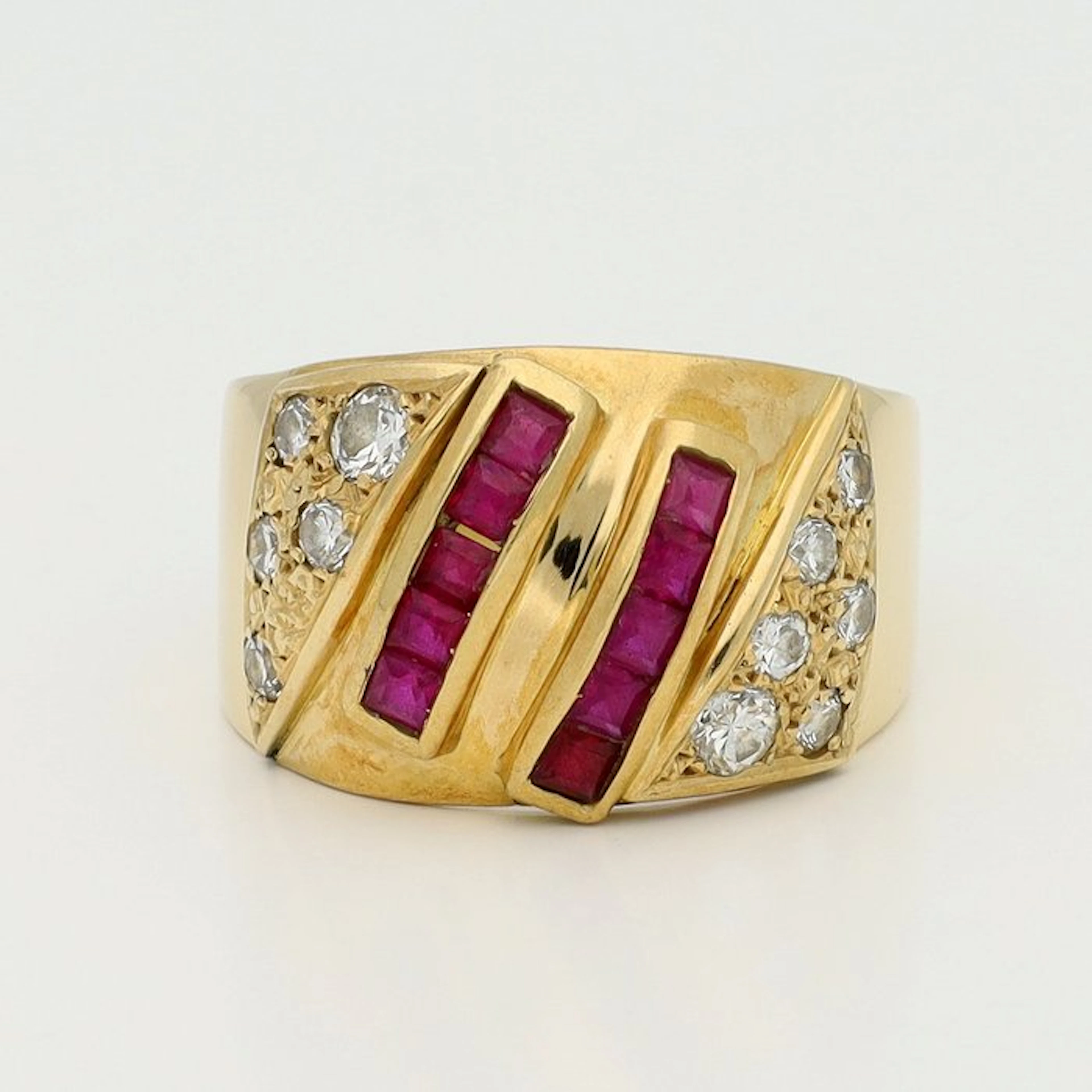 Ring - 18 kt. Yellow gold Ruby - Diamond