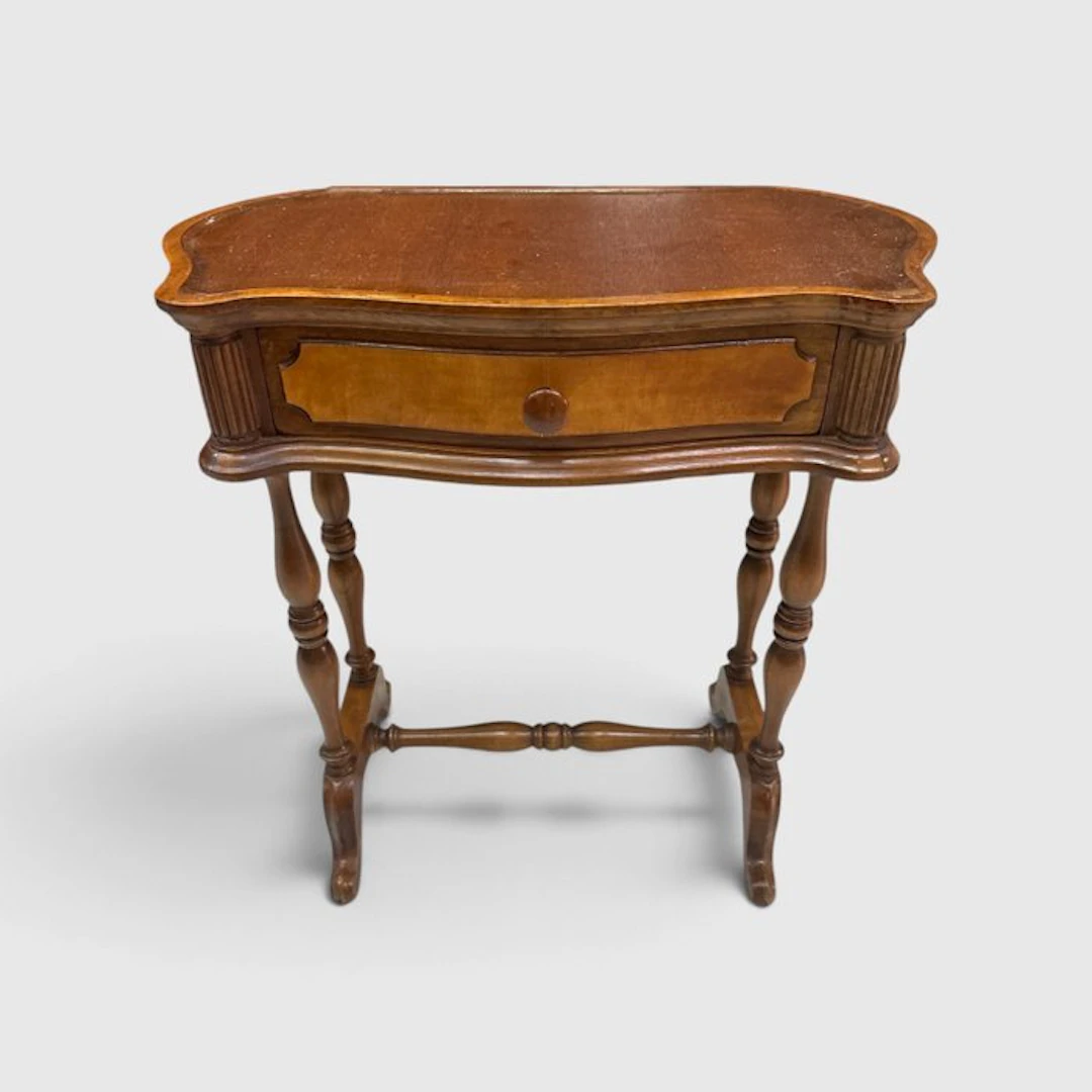 Side table - Walnut
