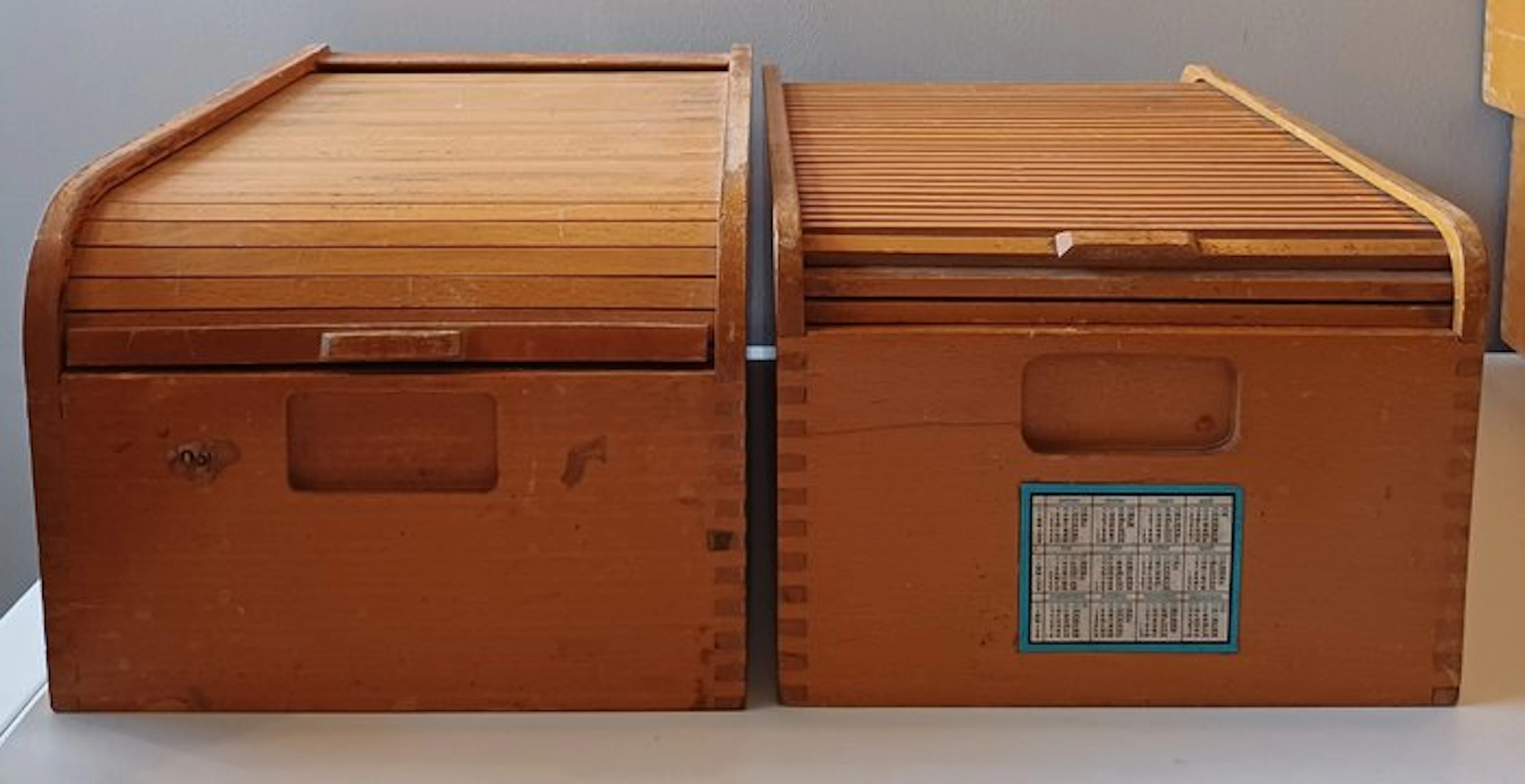 Filing cabinet - Softwood - Two vintage filing cabinets