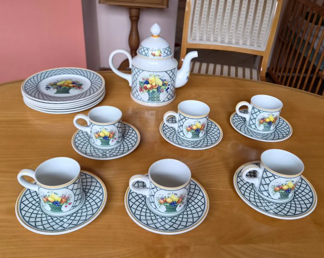 Villeroy & Boch - Tea service (19) - Basket - Porcelain...