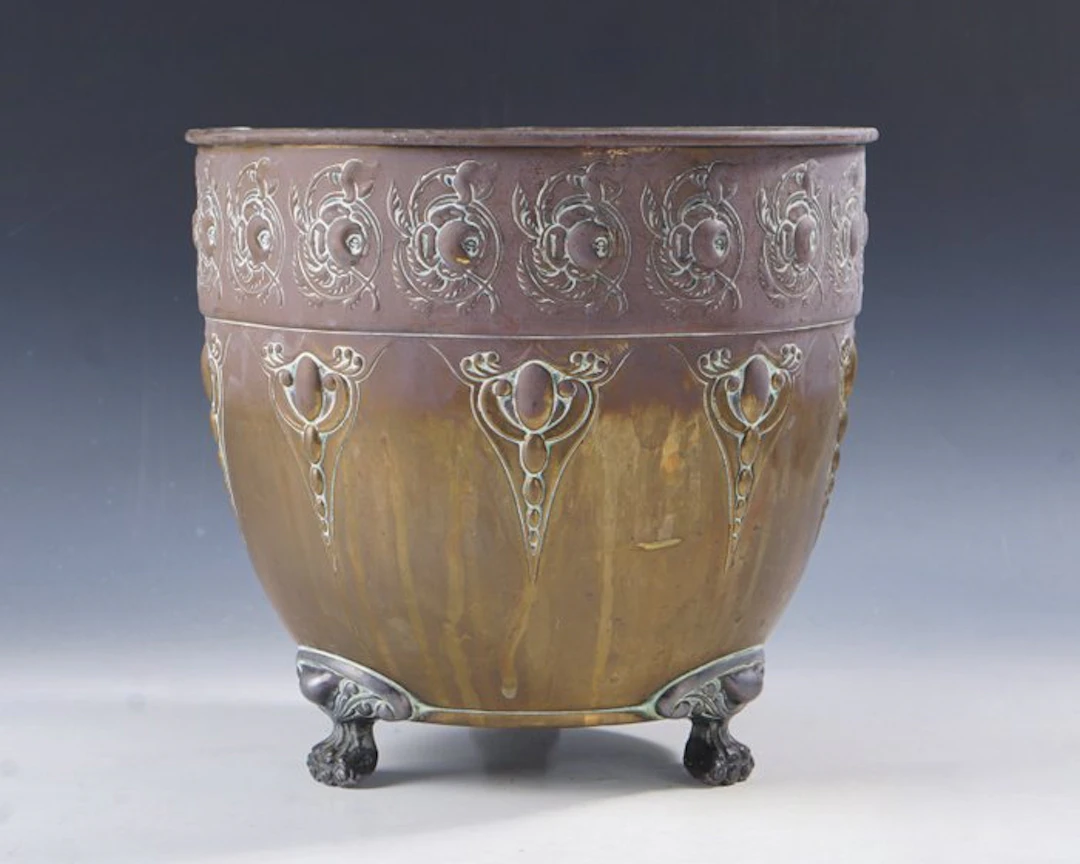 Jardinière - Art Nouveau with rosette band and teardrop motifs on claw feet