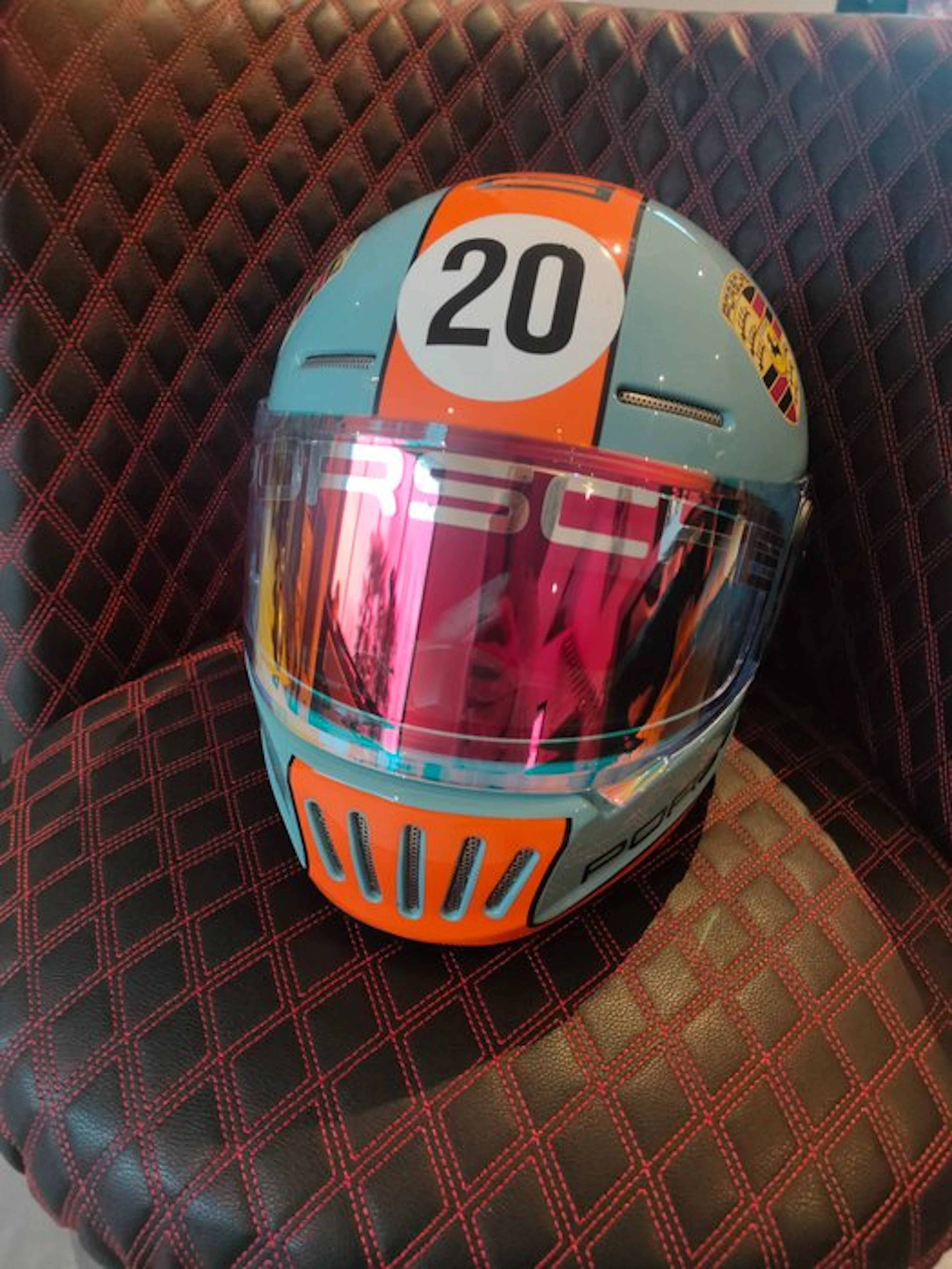 Helmet - Atelier 28 - Casque sur thème Le Mans GULF - 2025