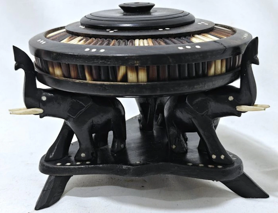 Circular ebony box, bone, porcupine quills - Anglo-Indian - Ceylon - Sri Lanka