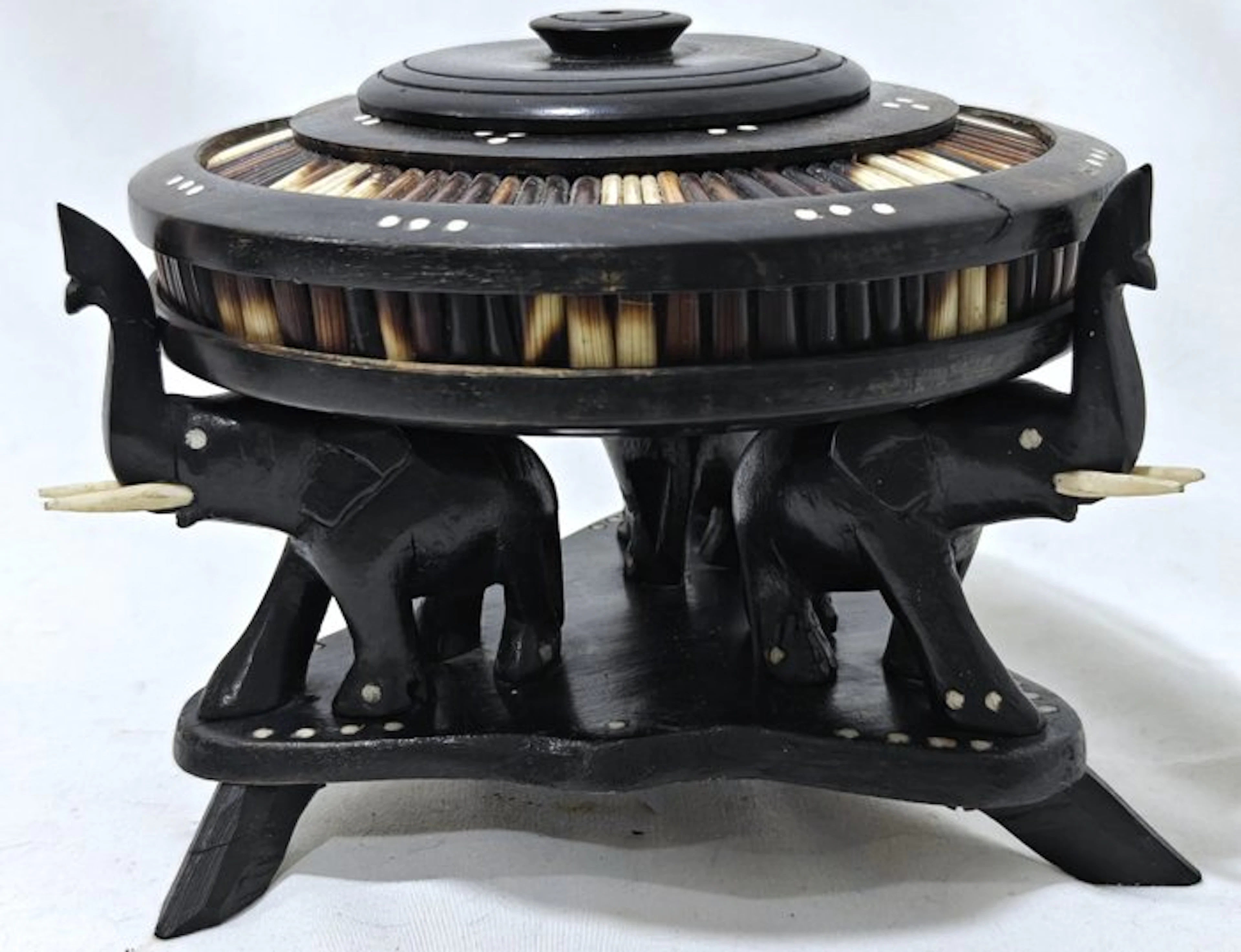 Circular ebony box, bone, porcupine quills - Anglo-Indian - Ceylon - Sri Lanka