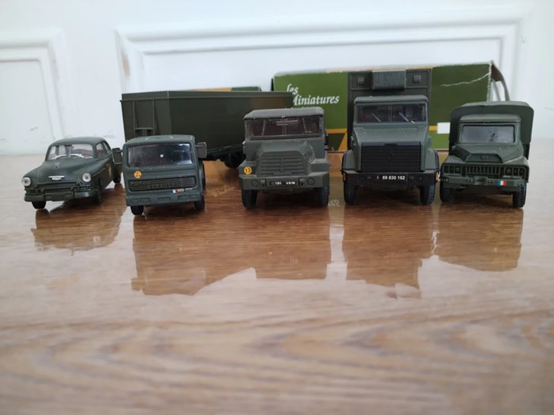 Solido 1:43 - Model military vehicle (5) - Camion citerne militaire
