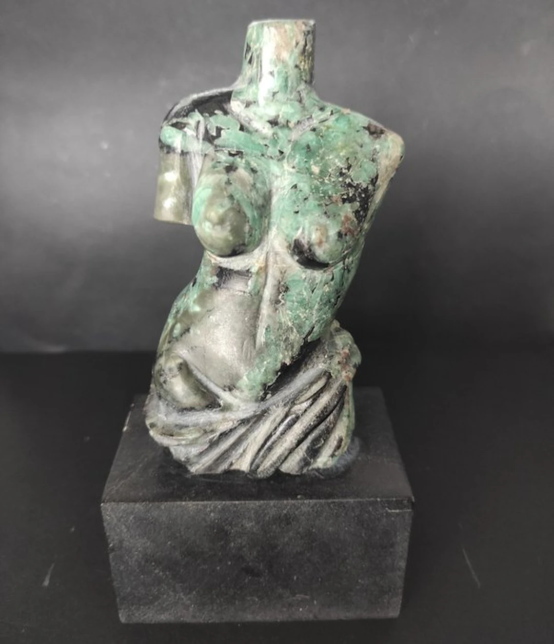 Emerald Statue body - Height: 17 cm - Width: 8 cm- 970 g - (1)