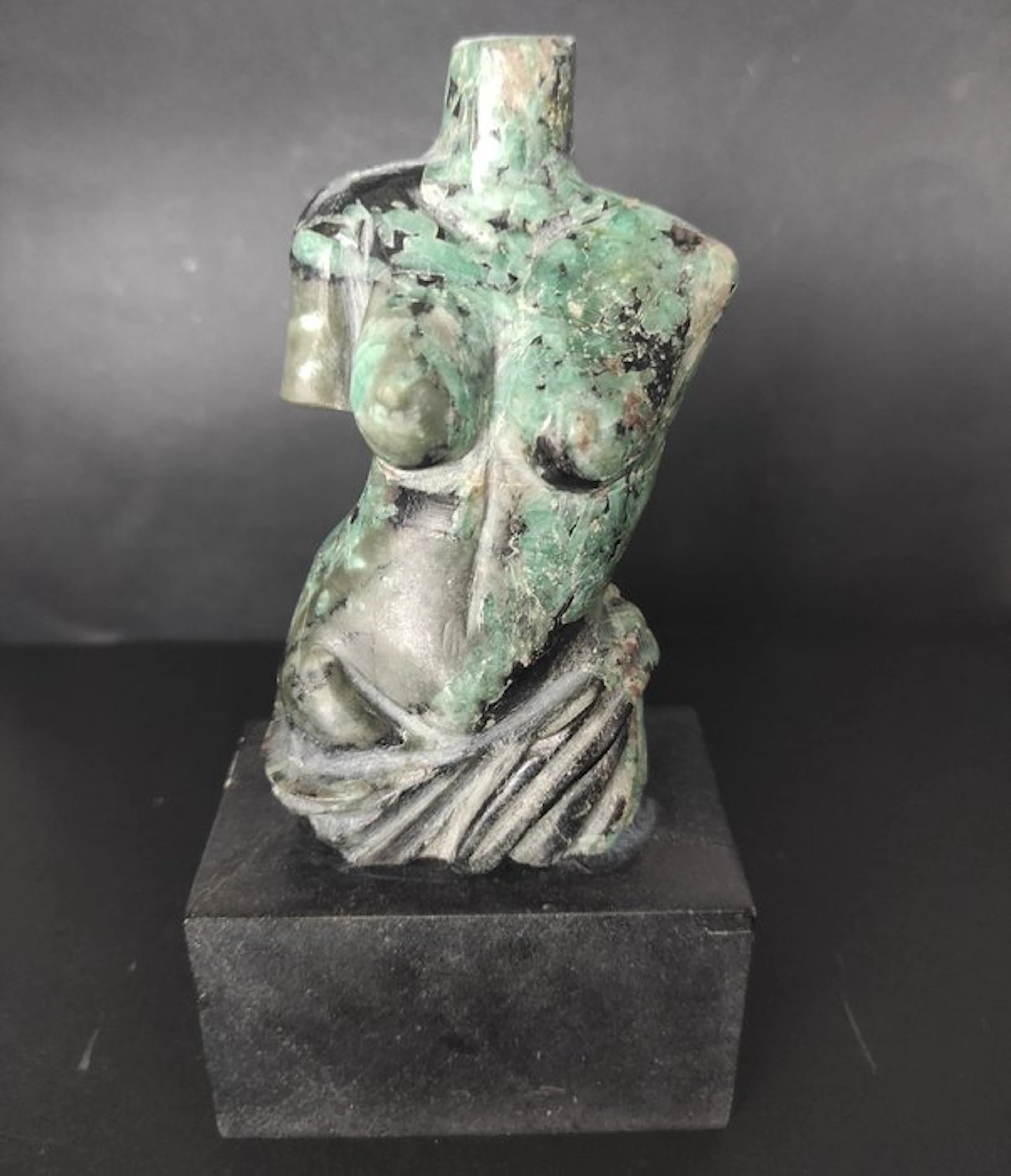 Emerald Statue body - Height: 17 cm - Width: 8 cm- 970 g - (1)