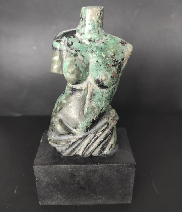 Emerald Statue body - Height: 17 cm - Width: 8 cm- 970 g - (1)