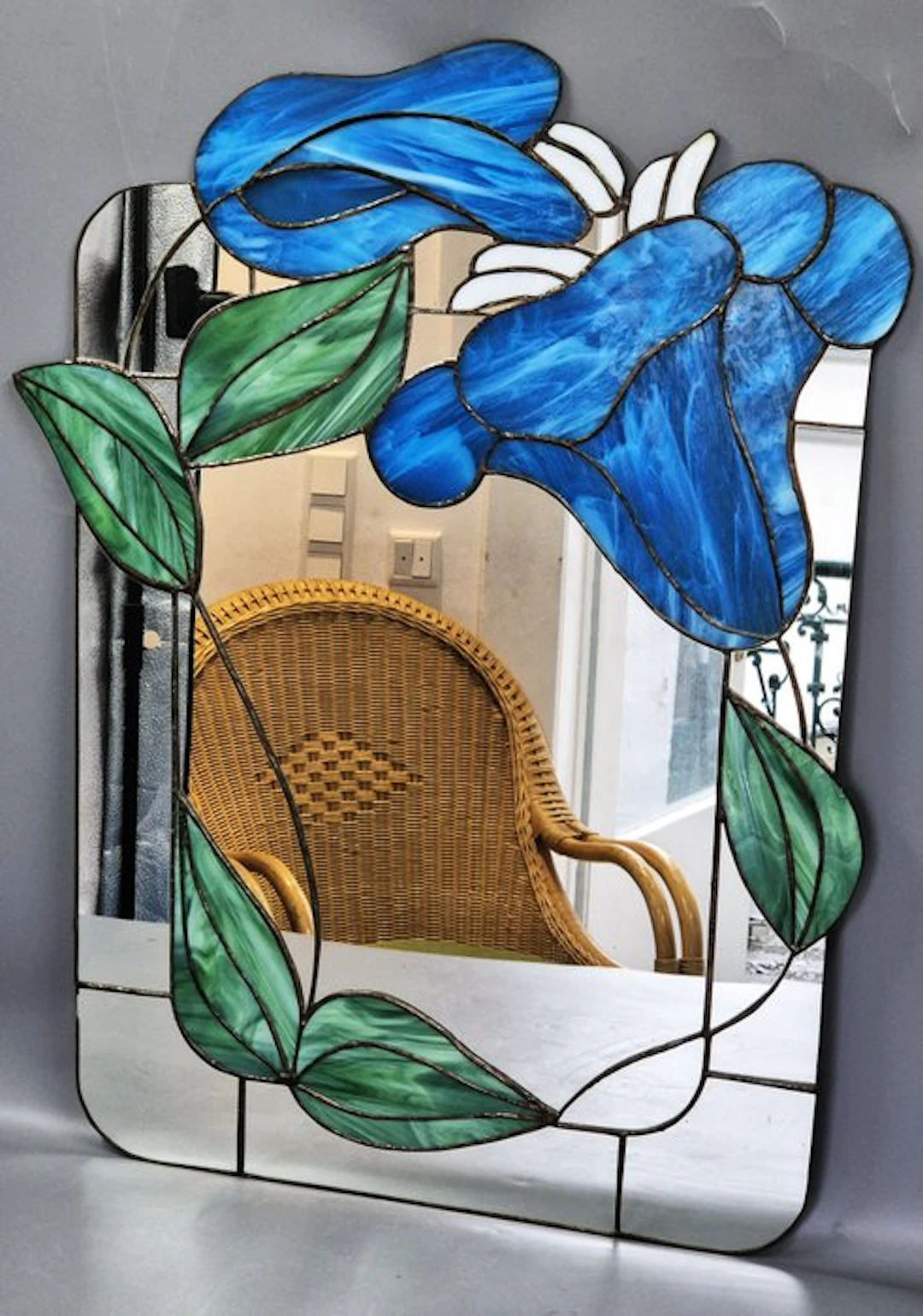 Wandspiegel Tiffany Stil mit Blauen Blüten – Buntglas...