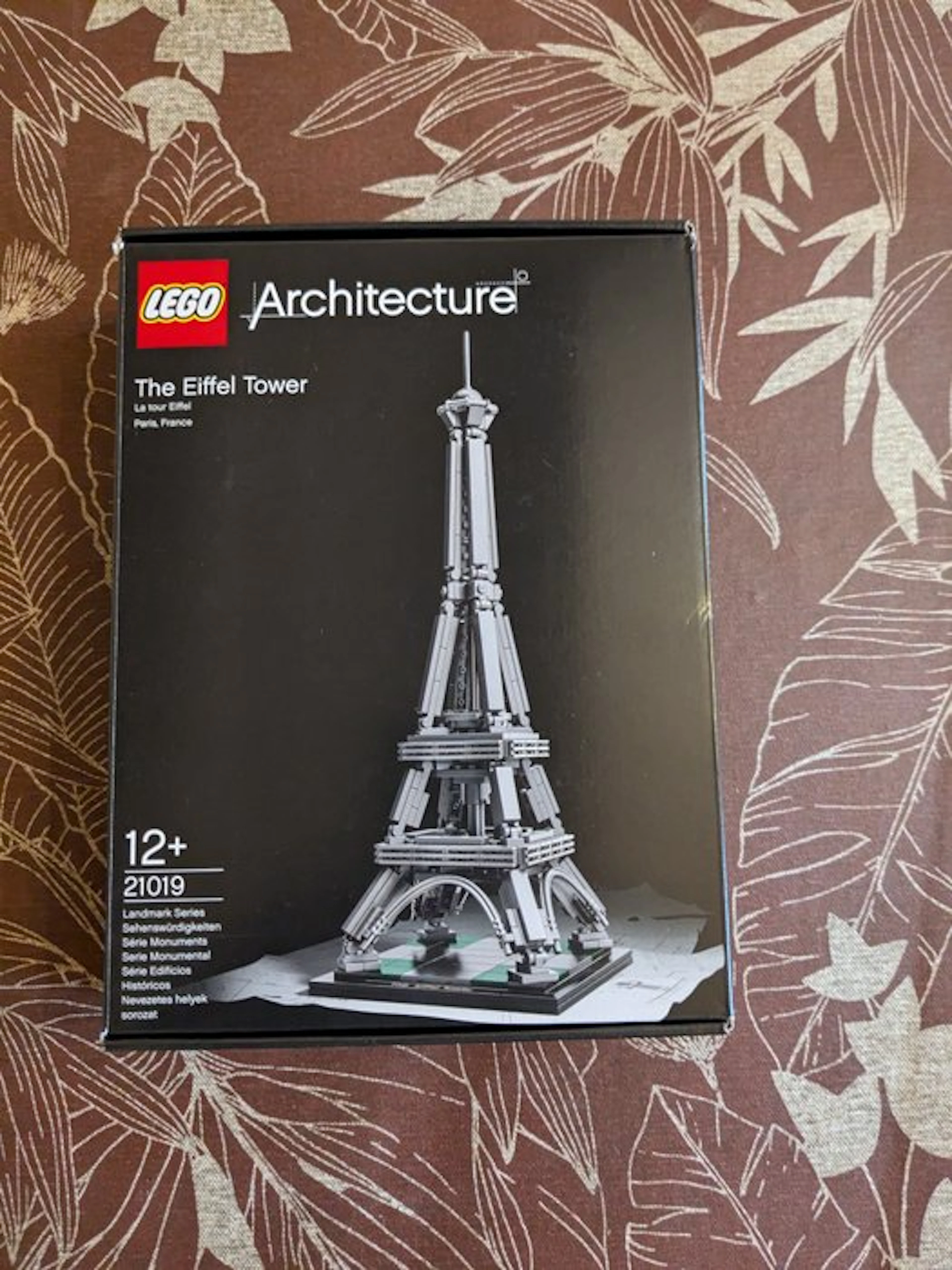 LEGO Set - 21019 - Architecture - The Eiffel Tower