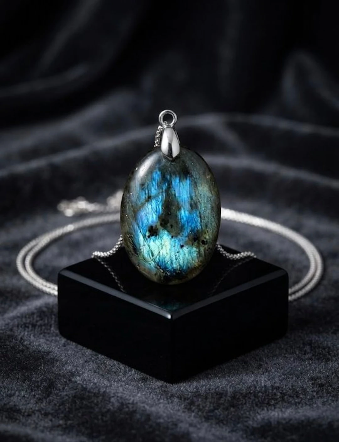 Labradorite Cabochon- 5.82 g - (1)