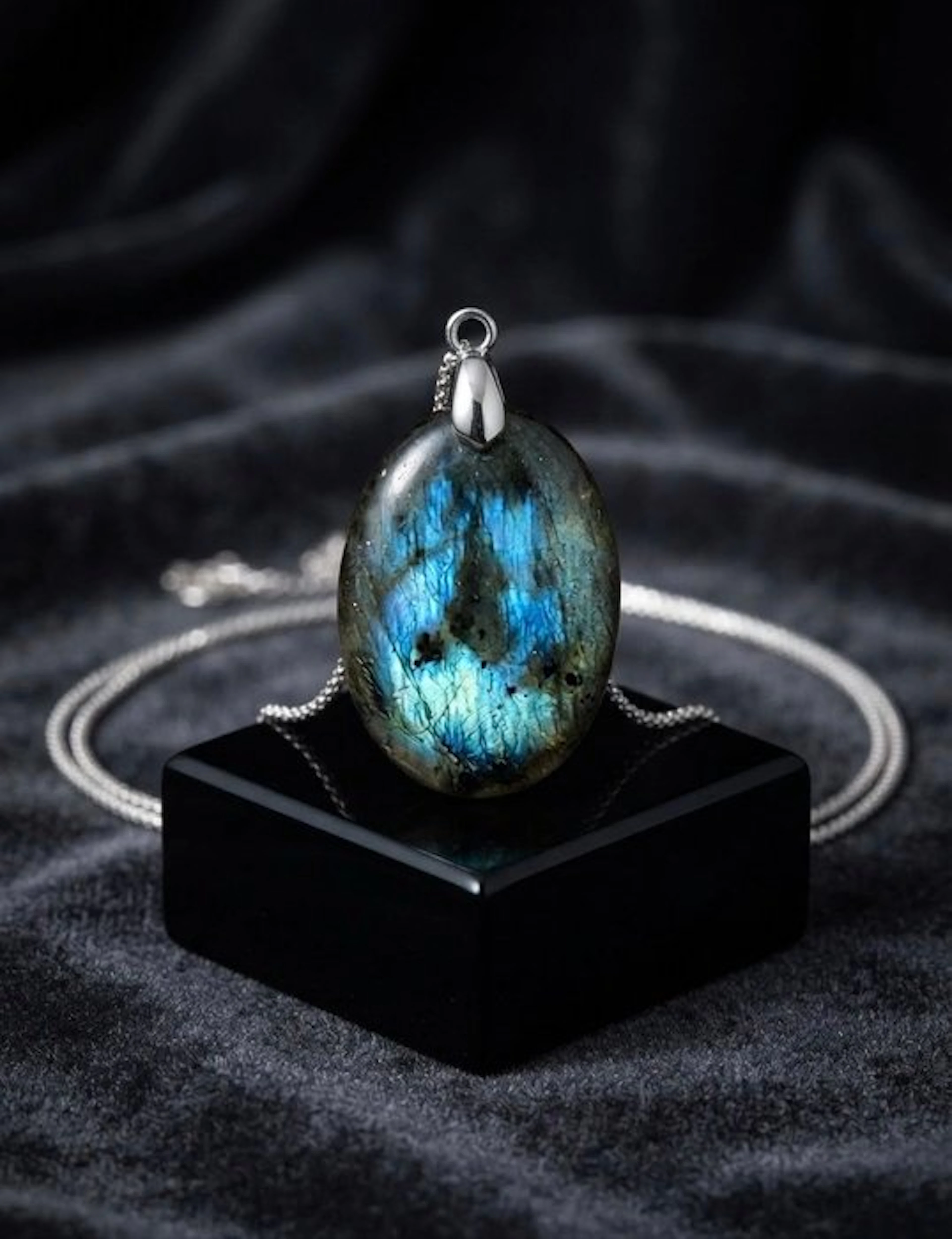 Labradorite Cabochon- 5.82 g - (1)