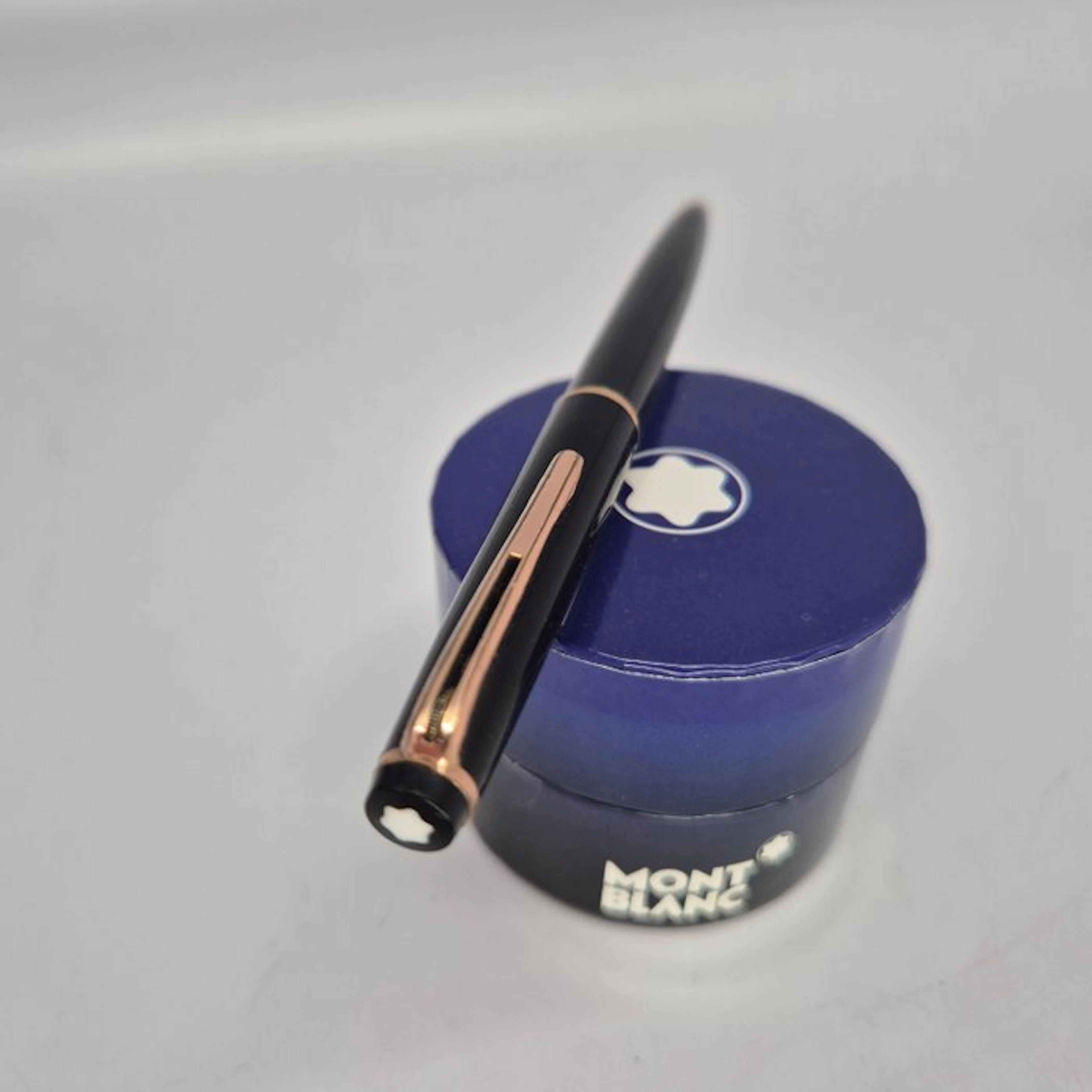 Montblanc - 37 - Black and gold - 1960's - No reserve price - Ballpoint pen