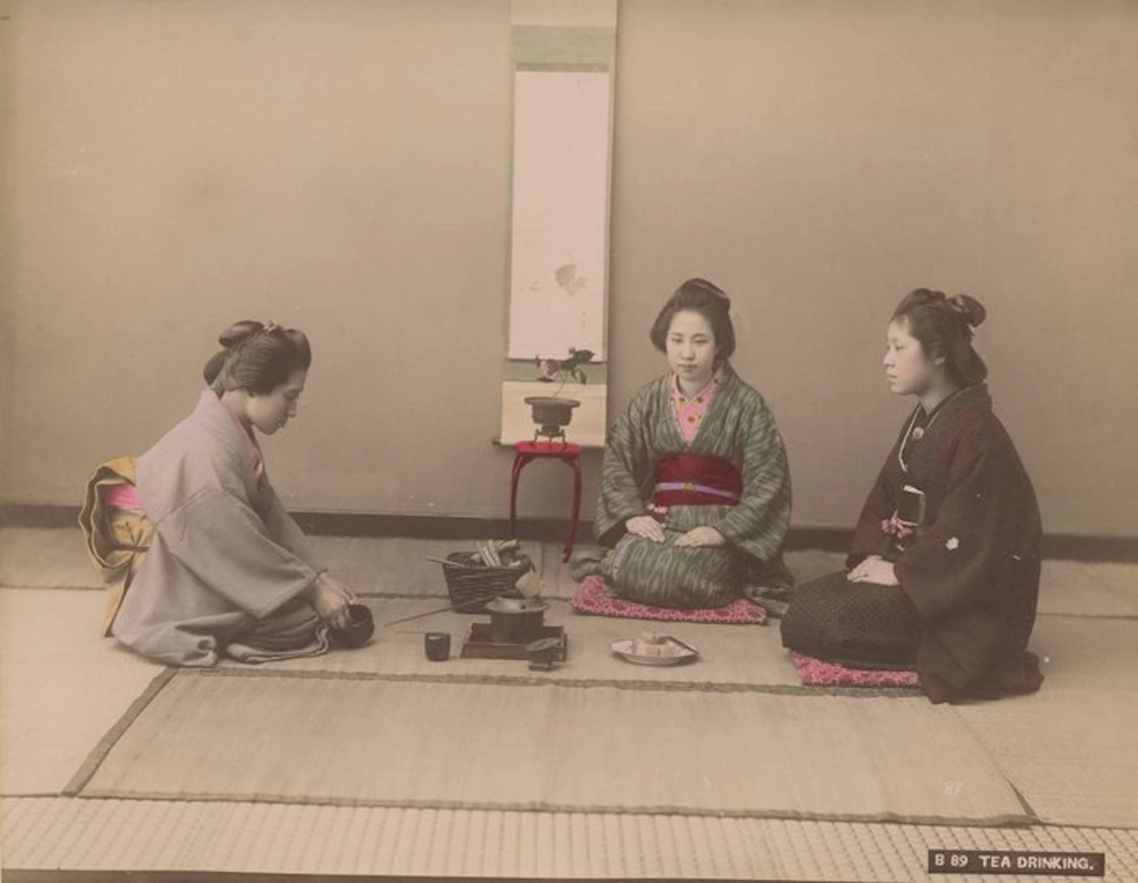 Enami, Farsari, Suzuki, Yokohama School (XIX) - Tea drinking
