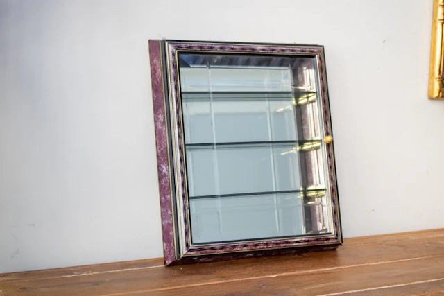 Display case - Marbleized