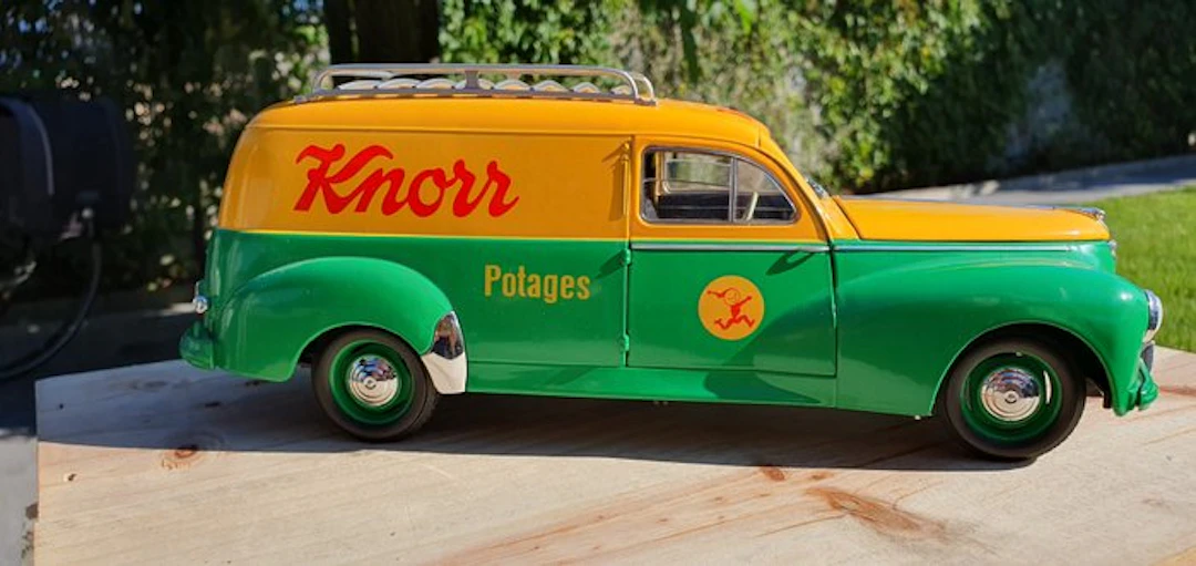 Solido 1:18 - Model station wagon - Peugeot 203 Break Tolé - Knorr delivery van