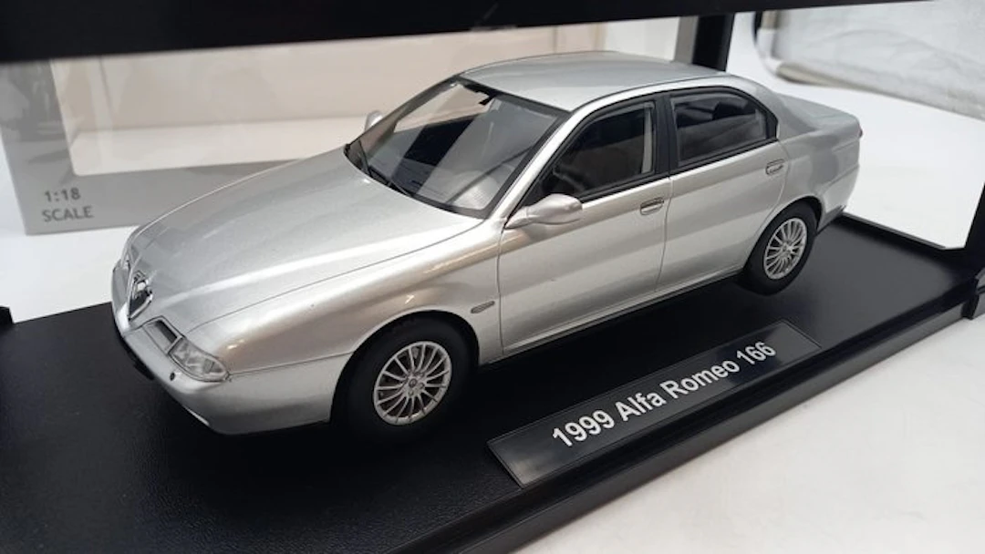Triple9 1:18 - Model car - Alfa Romeo 166 1999 - (cod.S29)