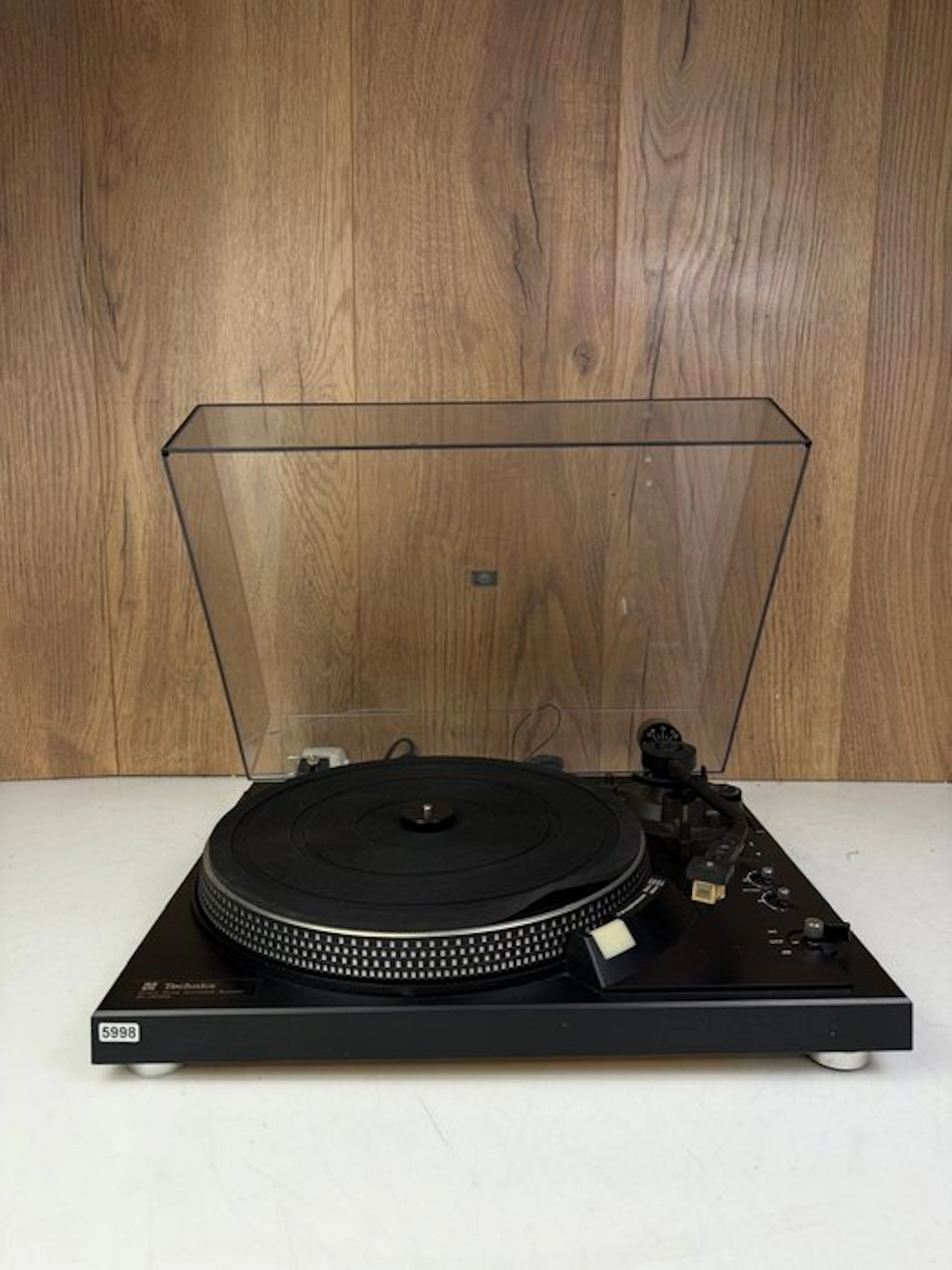 Technics - SL-2000 Direct-Drive Feat. DC Motor Turntable