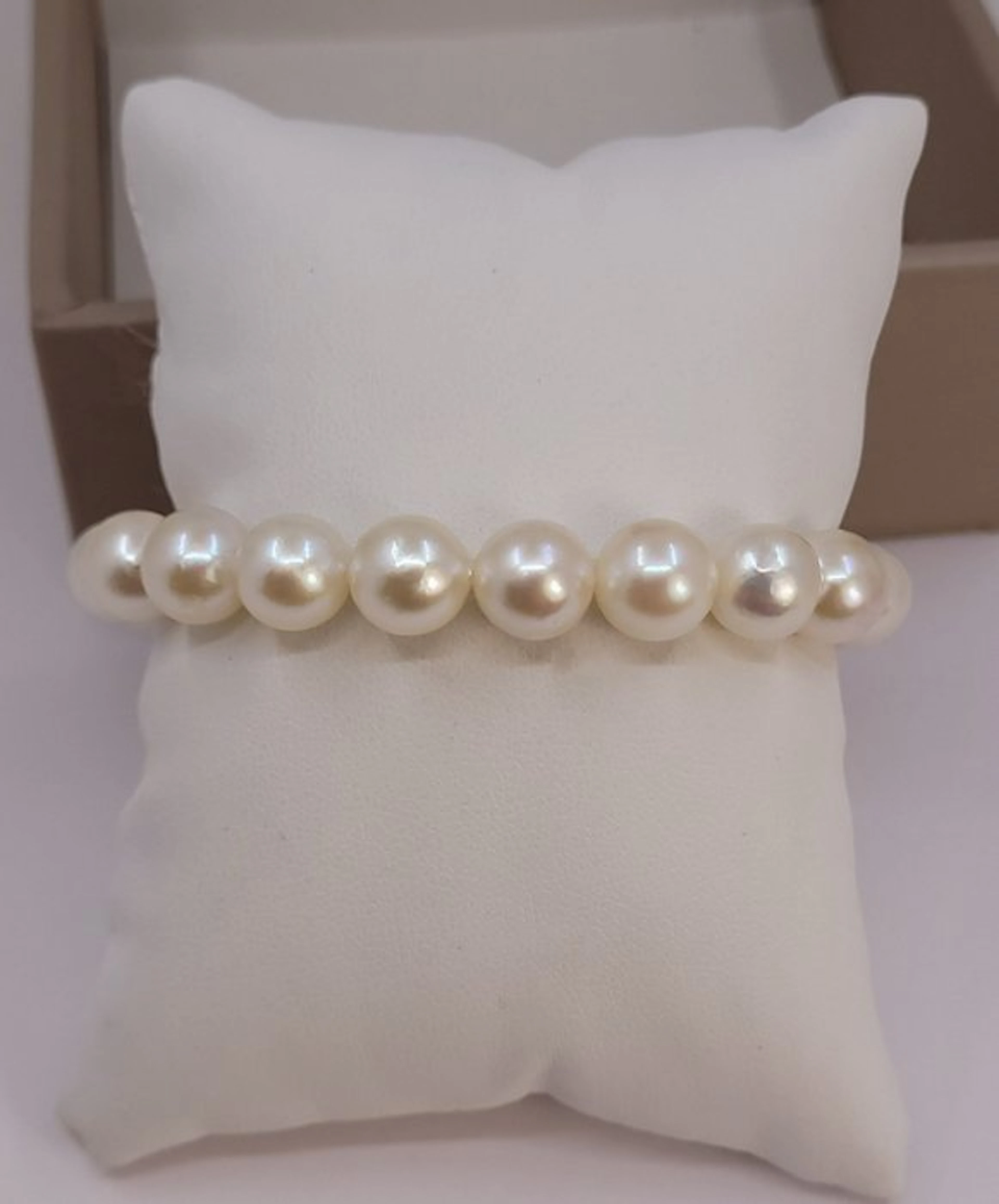 Bracelet 9x9.5mm Bright Akoya pearls