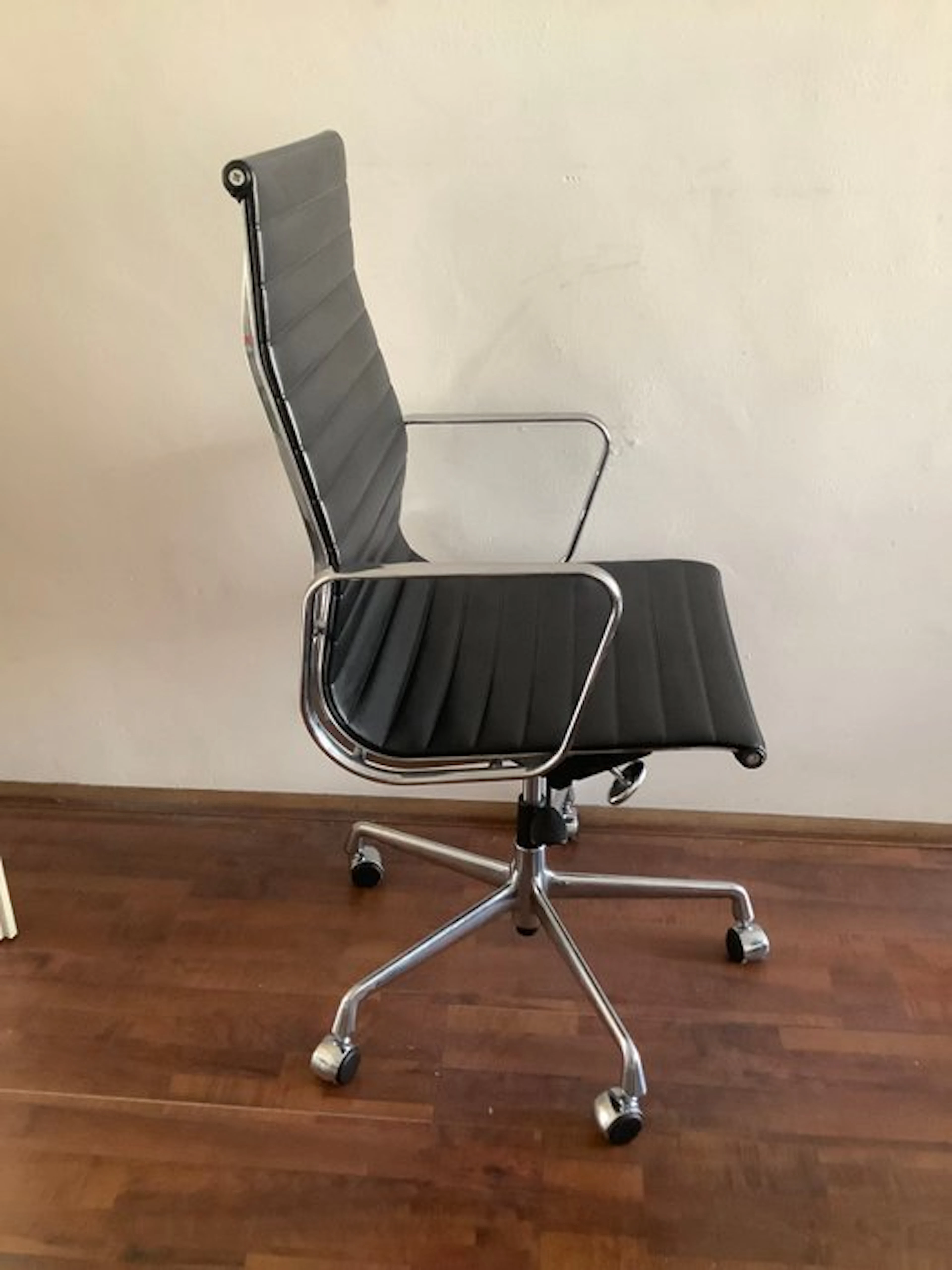 Vitra - Charles & Ray Eames - Office chair - EA119 - Chrome