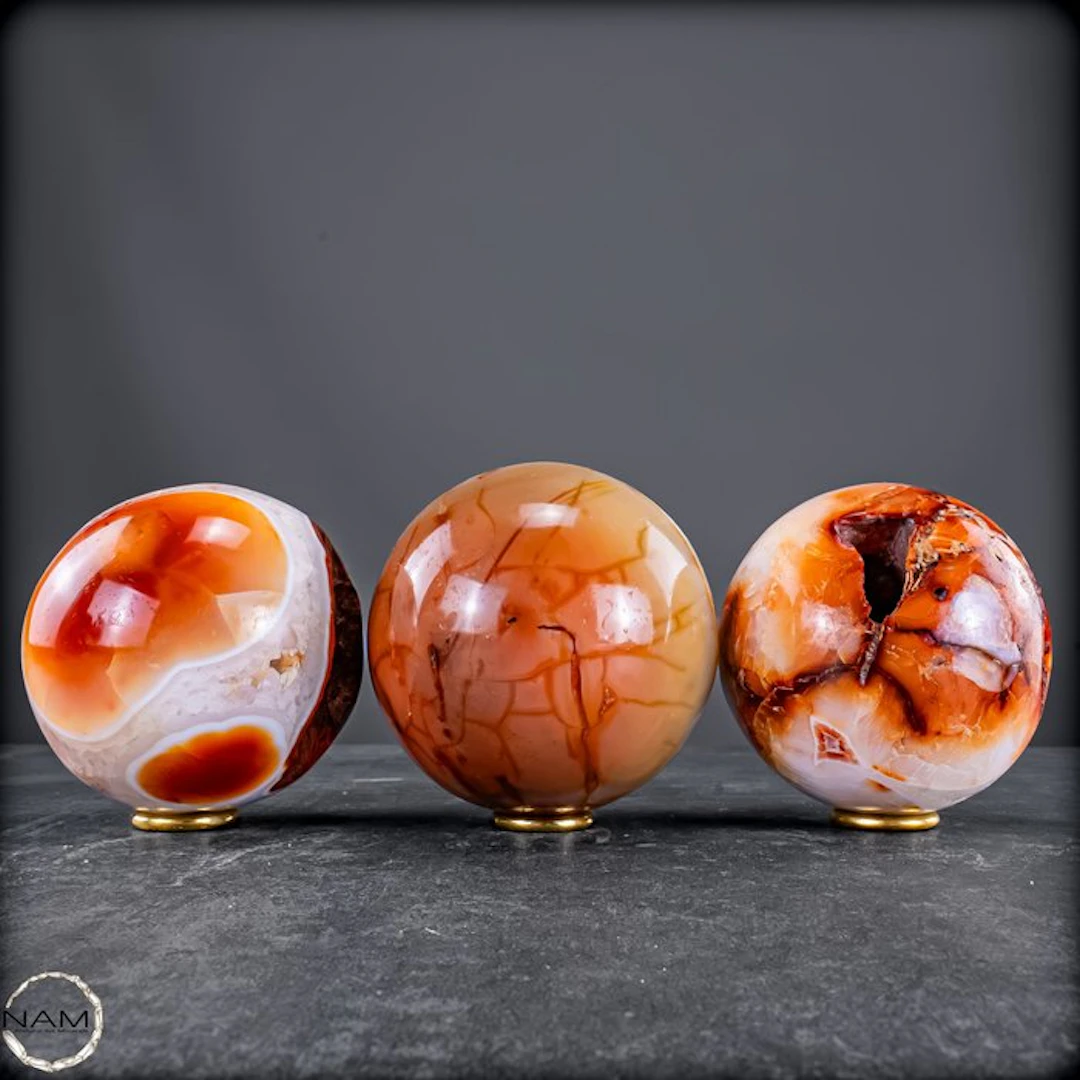 Natural carnelian spheres – Expressive three-piece set...