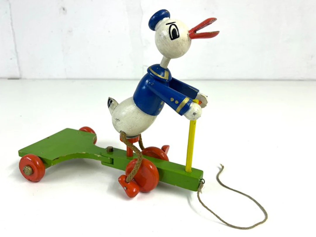 Donald Duck - 1 Pull Toy - Disney - 1940