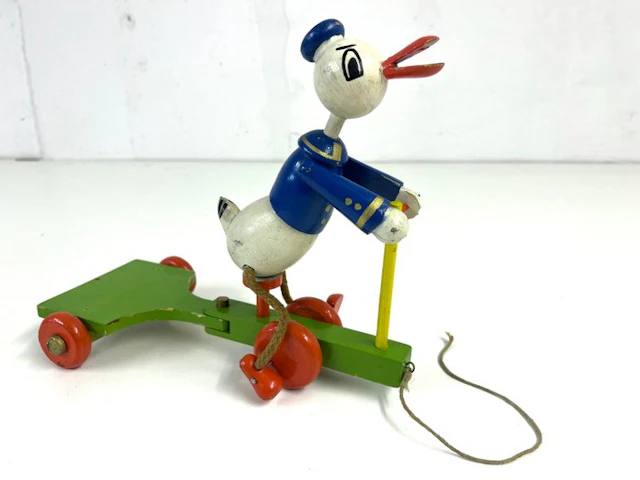 Donald Duck - 1 Pull Toy - Disney - 1940
