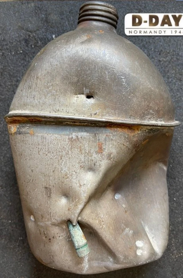 USA - Original WW2-US D-DAY Canteen relic with bullet...
