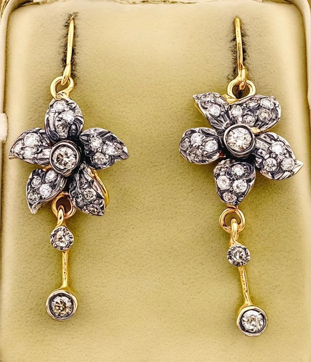 No reserve price - Earrings - 9 kt. Yellow gold, Silver Diamond (Natural)