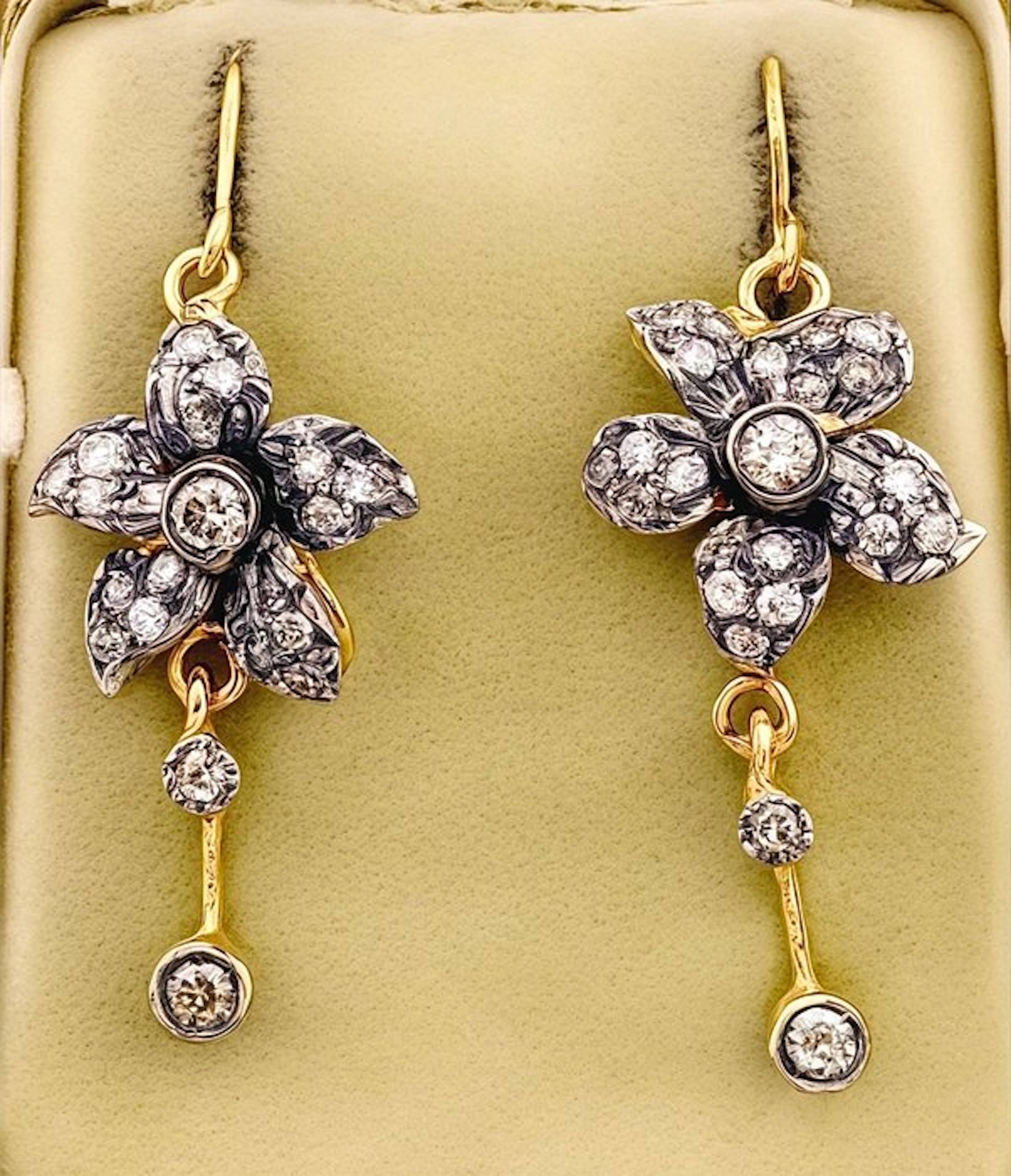 No reserve price - Earrings - 9 kt. Yellow gold, Silver Diamond (Natural)