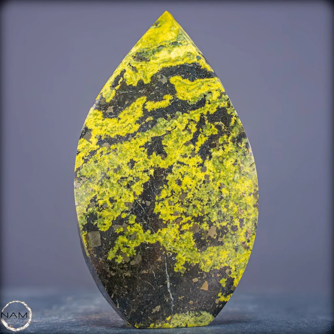 Very Rare Natural Serpentine Flame, From Peru- 936.87 g