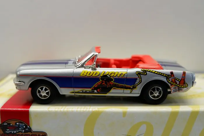 Matchbox 1:43 - Model car - 1964 Ford Mustang Convertible - 