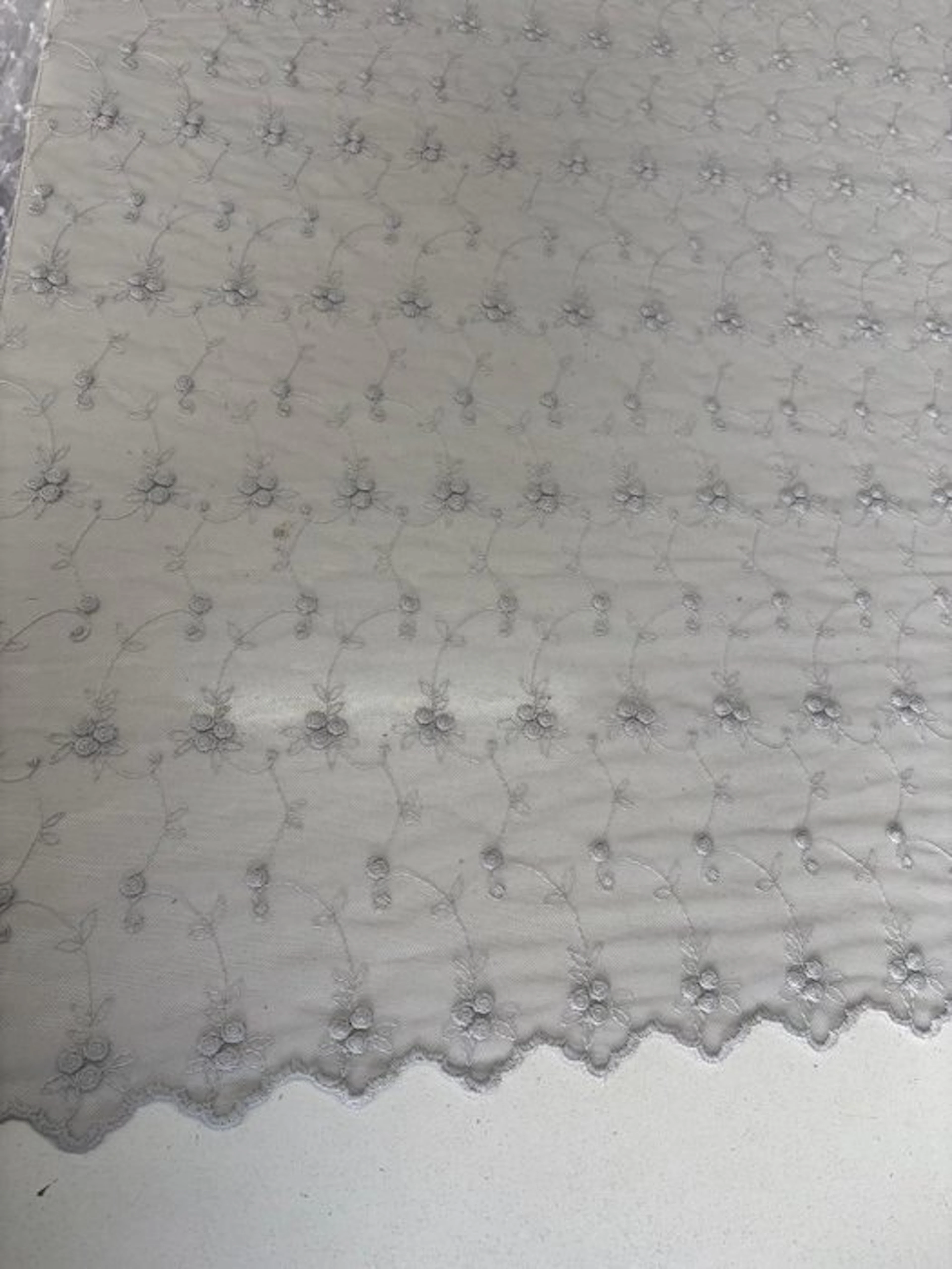 Luxurious curtain fabric: French-embroidered tulle