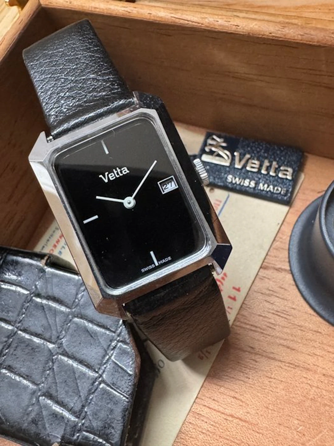 Wyler Vetta - octogonal case - black dial date