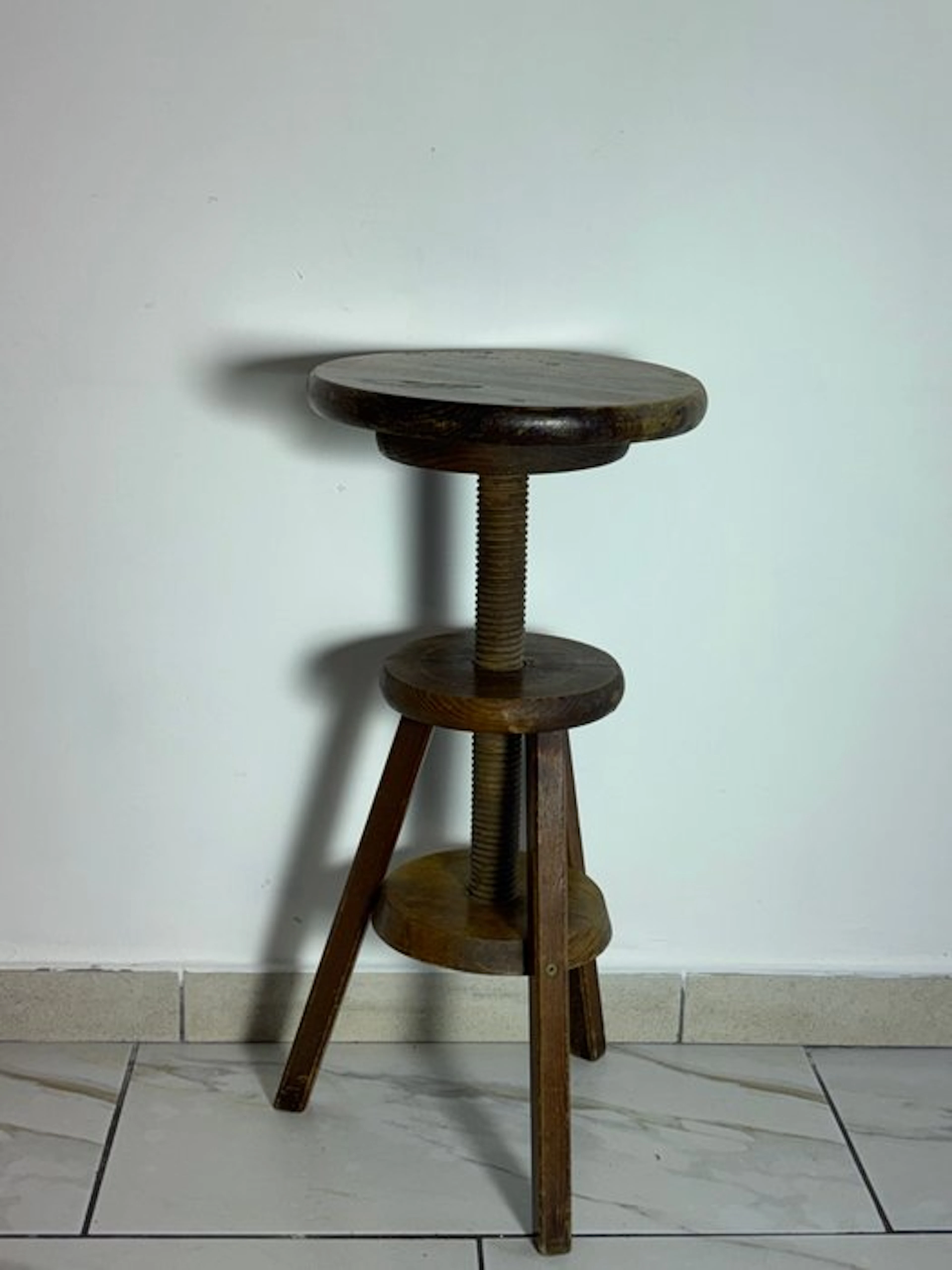 Stool - Vintage beech tripod workshop screw stool with a...