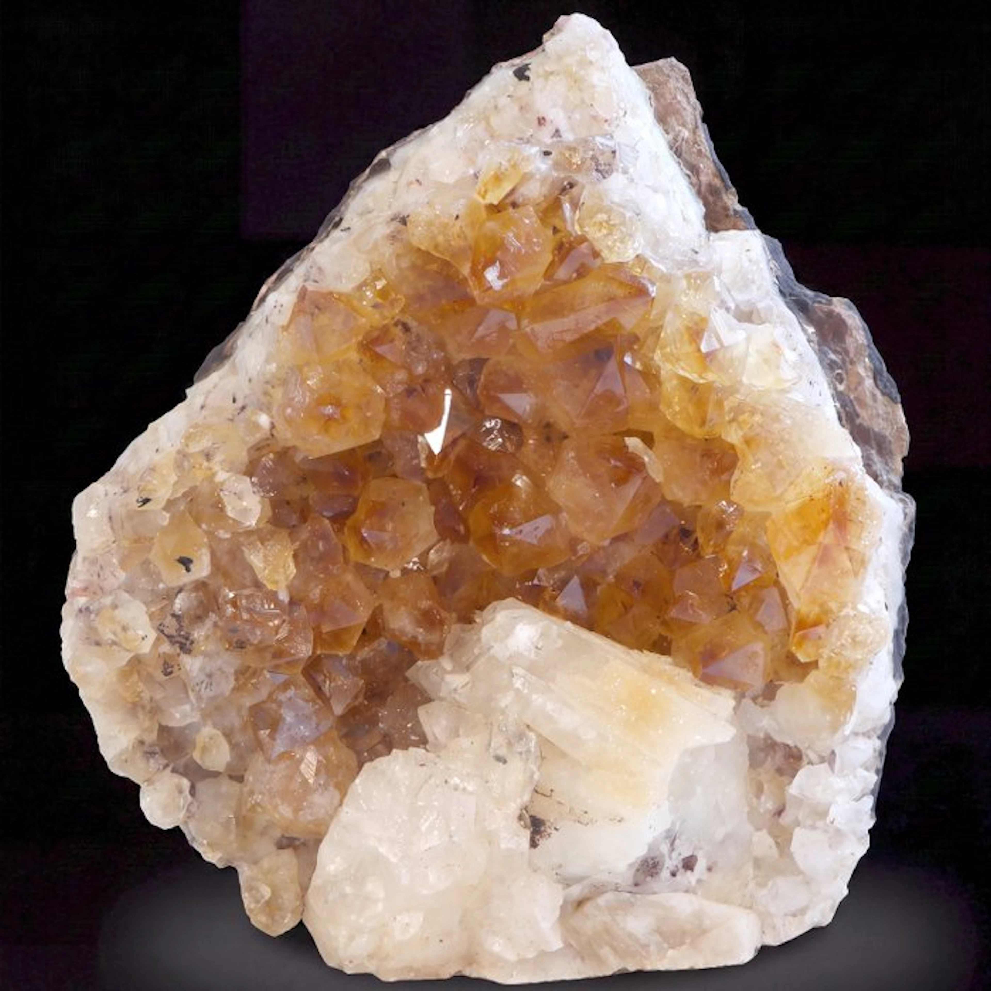 Citrine - Geode - 19x16x8 cm- 2.4 kg